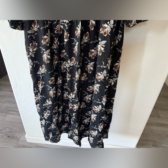 Croft & Barrow|Black floral midi dress, 3/4 sleeve & smocking•••Boho cottagecore - Picture 4 of 12